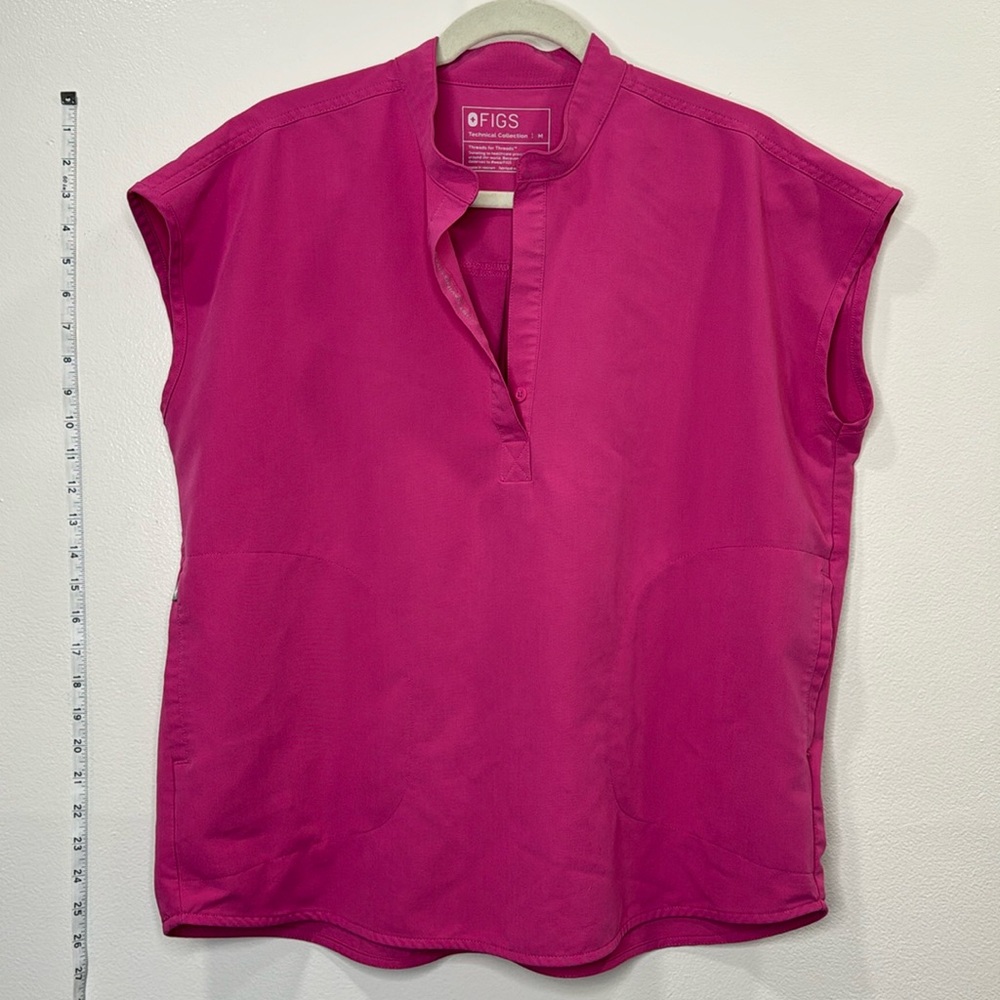 EUC bright pink figs scrub top Rafaella M